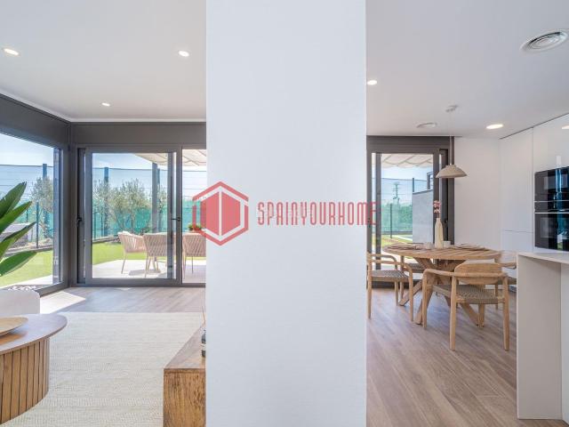 Chalet en venta en Sant Pere Pescador Costa Brava. Exclusiva Casa Moderna de Obra Nueva en el Alt Empordà, Sant Pere Pescador Naturaleza, Lujo y Mar. Chalets Sant Pere.
