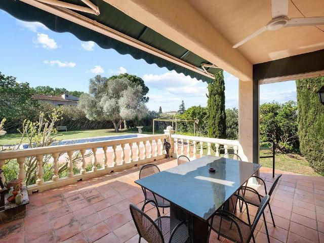 Chalet en venta en Sant Pere Pescador, de 440 m² 5 habitaciones por 549.000