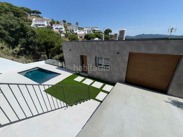 Chalet en venta en Sant Pol de Mar, Urbanitzacions. Fantástica casa de obra nueva a estrenar con vistas al mar piscina y garaje. Chalets Sant Pol de.