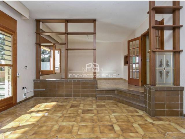 Chalet en venta en Sant Quintí de Mediona. Sant Quintí Mediona Barcelona Torre en venta con jardín y piscina Infórmese. Chalets Sant Quintí de.
