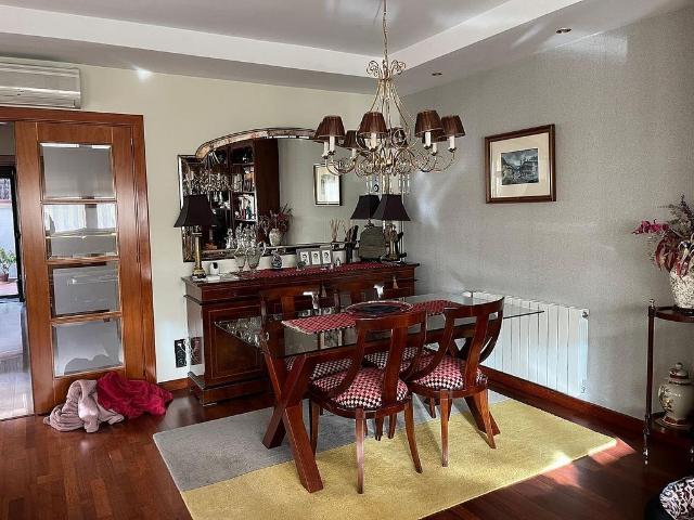 Chalet en venta en avenida Antoni Gaudí, Sant Quirze del Vallès, de 180 m² 3 habitaciones por 715.000