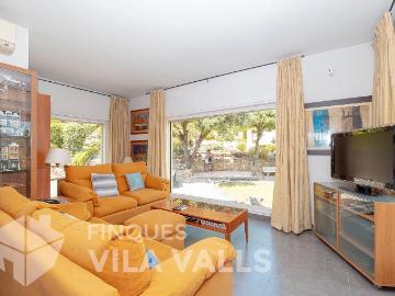 Chalet en venta en Sant Quirze Safaja. Chalet con Vistas a la Montaña y hermoso Jardín. Chalets Sant Quirze.