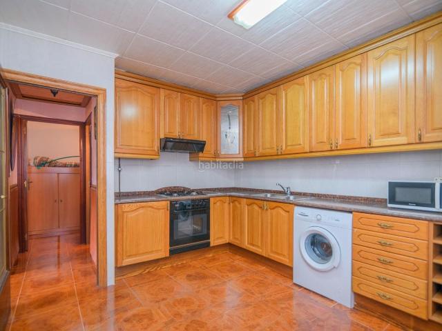 Chalet en venta en Sant Salvador de Guardiola. Casa independiente en El Calvet vida en planta baja, gran parcela y todos los servicios. Chalets Sant Salvador de.