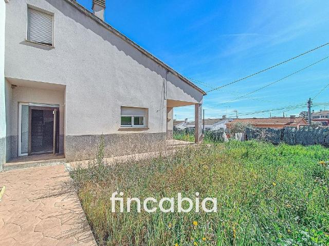 Chalet en venta en calle Vent, Santa Coloma de Farners, de 210 m² 4 habitaciones por 285.000