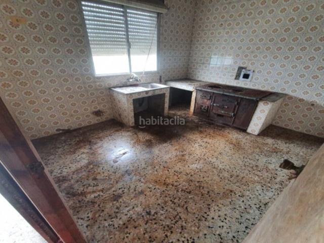 Chalet en venta en Santa Comba. Chalet en venta en la encantadora localidad de Santa Comba, La Coruña. Esta casa rural es el lugar perfecto para aquellos que busc. Chalets Santa.
