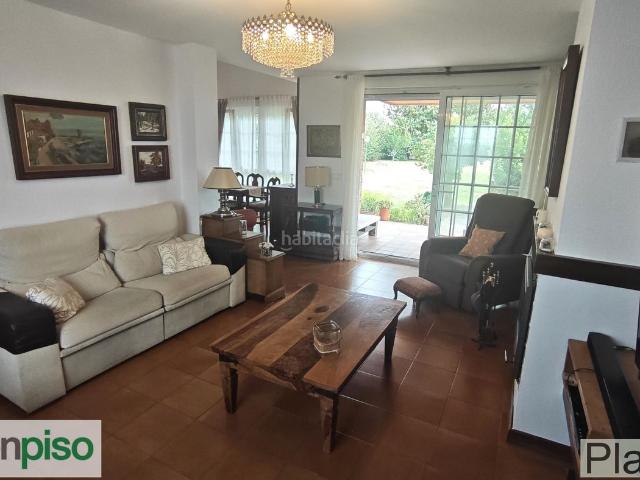 Chalet en venta en Santa Cruz de Bezana, Bezana Prezanes. Chalet de 331 m² en parcela segregable de 1.620 m² con edificabilidad para una segunda vivienda independiente. Chalets Santa Cruz de.