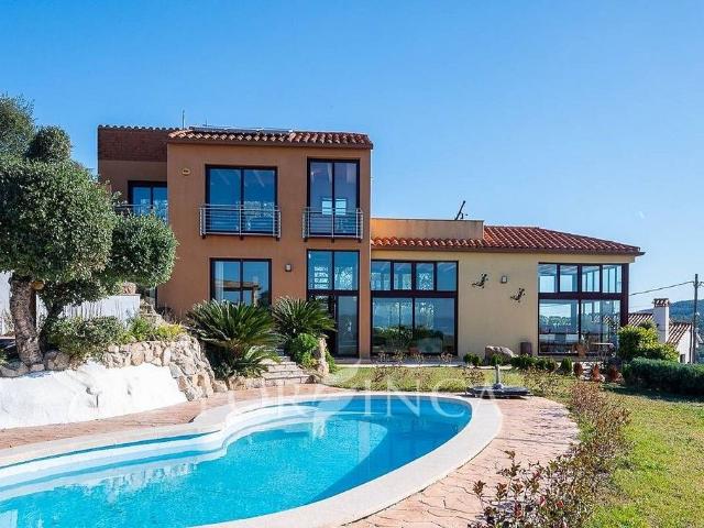 Chalet en venta en urbanización Lloc, Santa Cristina d´Aro, de 220 m² 3 habitaciones por 699.000