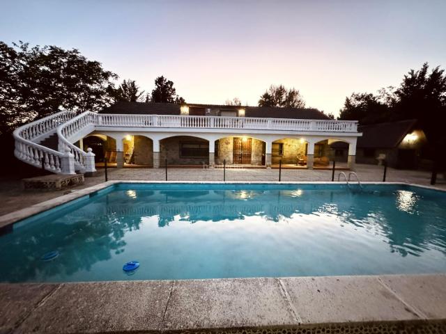 Chalet en venta en Santa Fe. Exclusiva villa en Santa Fe. Chalets Santa.