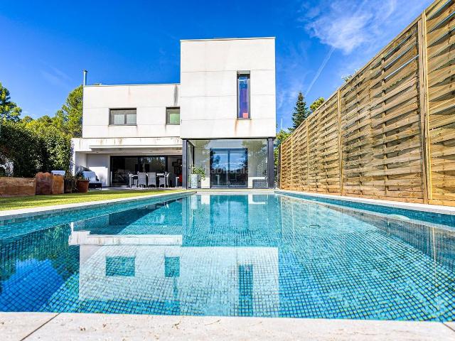 Chalet en venta en Igualada, Sesoliveres Pla de la Massa. Llum, disseny i sostenibilitat La casa dels teus somnis a quatre vents. Chalets.