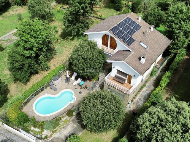 Chalet en venta en Santa Maria de Corcó. Torre a la natura i amb vistes, piscina, jardí i barbacoa. Chalets Santa Maria de.