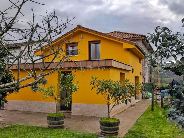 Chalet en venta en Santa María de Cayón. Propiedad única con dos viviendas y gran parcela en Santa María de Cayón. Chalets Santa María de.