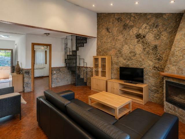 Chalet en venta en Santa María de la Alameda. Casa Chalet independiente en venta en Calle Tejar, Santa María de la Alameda. Chalets Santa María de la.