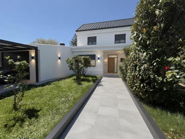 Chalet en venta en Santa Marta de Tormes. CHALET PAREADO EN VENTA EN VALDELAGUA, CALLE ALONDRAS. Chalets Santa Marta de.