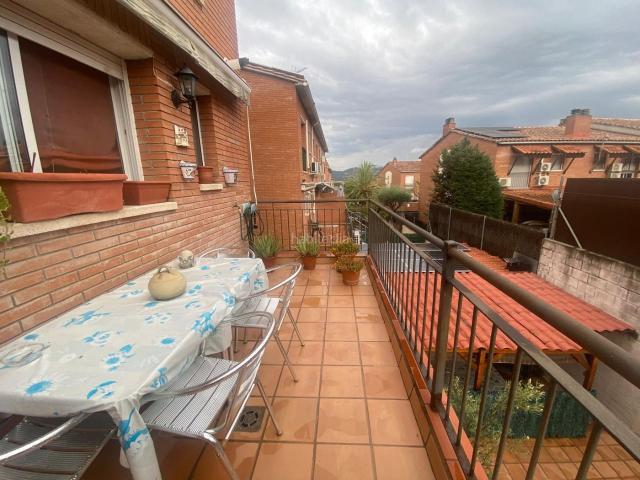 Chalet en venta en Santa Perpètua de Mogoda. A 3 minutos del cap la Florida. Chalets Santa Perpètua de.