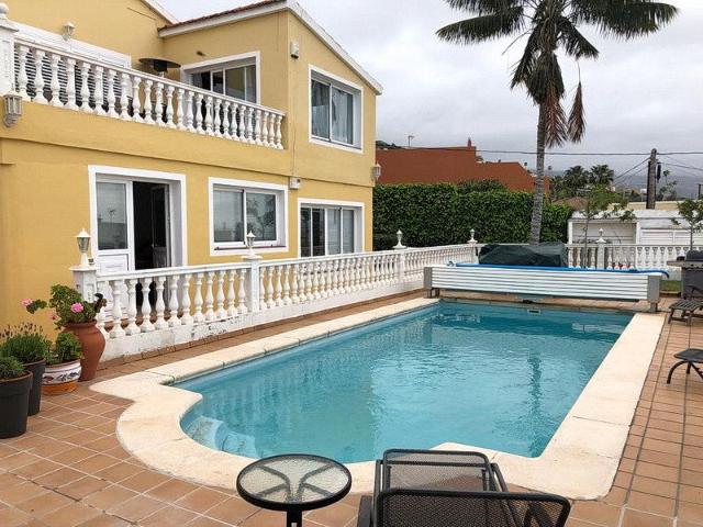 Chalet en venta en Santa Úrsula, Cuesta de la Villa. Teneriffa Stilvolle Familienvilla mit Meer und Teideblick sowie attraktivem Vermietungspotenzial. Chalets Santa.