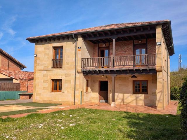 Chalet en venta en Santander, Alisal San Román. Chalet con piscina, gran parcela y excelente ubicación junto a la Playa de la Virgen del Mar, ideal para disfrutar desde el primer. Chalets.