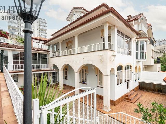 Chalet en venta en Santander, General Dávila. Una joya señorial escondida en el centro de Santander. Chalets.