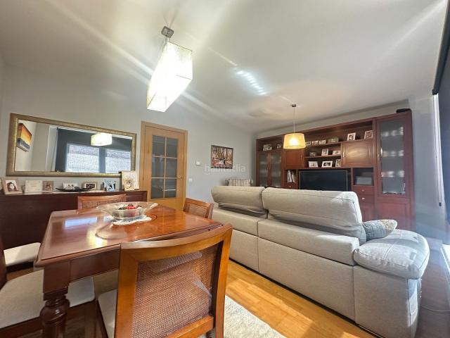 Chalet en venta en Santiago de Compostela, Campus Norte San Caetano. Chalet adosado en venta en Calle de Arturo Cuadrado Moure Vista Alegre. Chalets Santiago de.