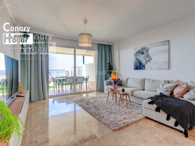 Chalet en venta en Santiago del Teide, Puerto de Santiago. Exclusivo adosado de tres plantas con vistas panorámicas al océano y licencia de vivienda vacacional. Chalets Santiago del.