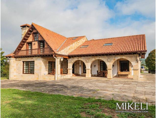 Chalet en venta en Santillana del Mar. Excepcional Casa de Piedra en Santillana del Mar. Elegancia Rústica en un Entorno Histórico. Chalets Santillana del.