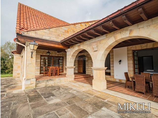 Chalet en venta en Santillana del Mar. Excepcional Casa de Piedra en Santillana del Mar. Elegancia Rústica en un Entorno Histórico. Chalets Santillana del.