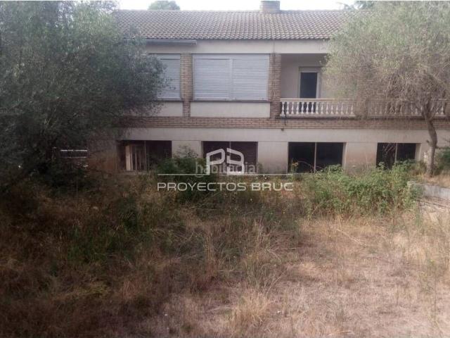 Chalet en venta en Santpedor. Castellnou Bages Torre por acabar interiores con garaje y jardín en La Figuerola. Chalets.