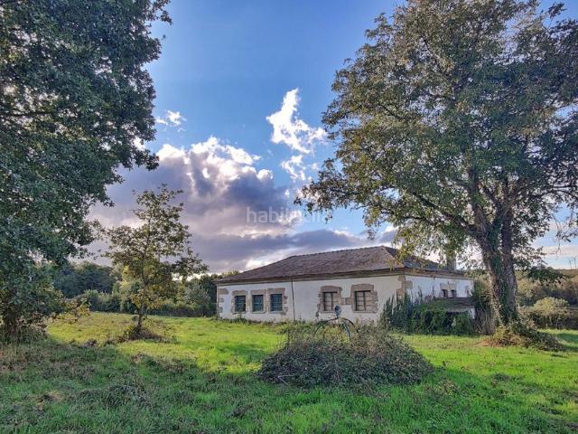 Chalet en venta en Sarria. CASA Y FINCAS URBANIZABLES EN PLENO CAMINO DE SANTIAGO AL LADO DE SARRIA. Chalets.