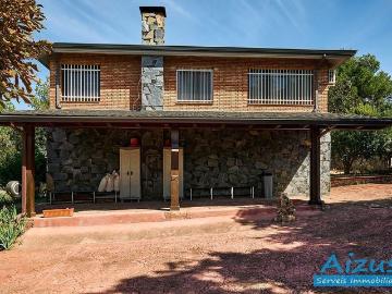 Chalet en venta en calle Maria Fortuny, Seva, de 180 m² 3 habitaciones por 579.000
