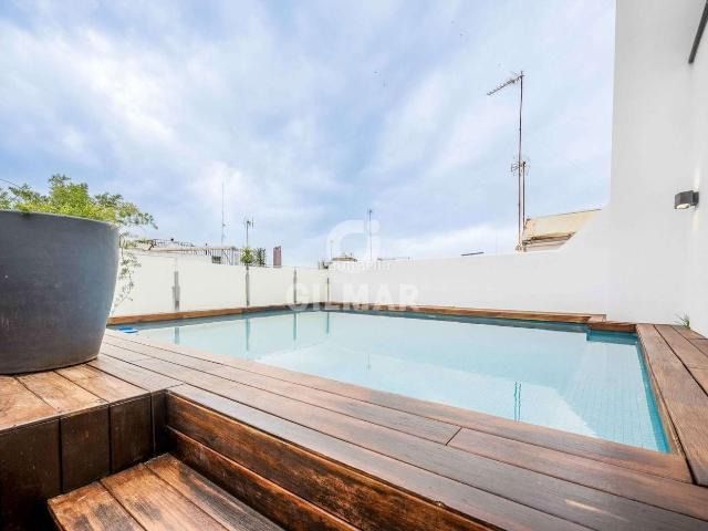 Chalet en venta en Sevilla, Arenal Museo. En pleno corazón del histórico y vibrante barrio del Arenal, en Sevilla, encontramos una joya arquitectónica que redefine el lujo. Chalets.