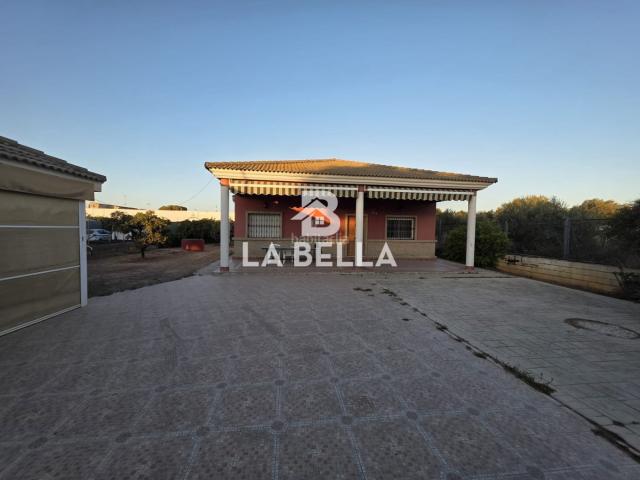 Chalet en venta en Sevilla, Bellavista. PARCELA CON GRAN CASA EN URB. LA HERMANDAD. Chalets.