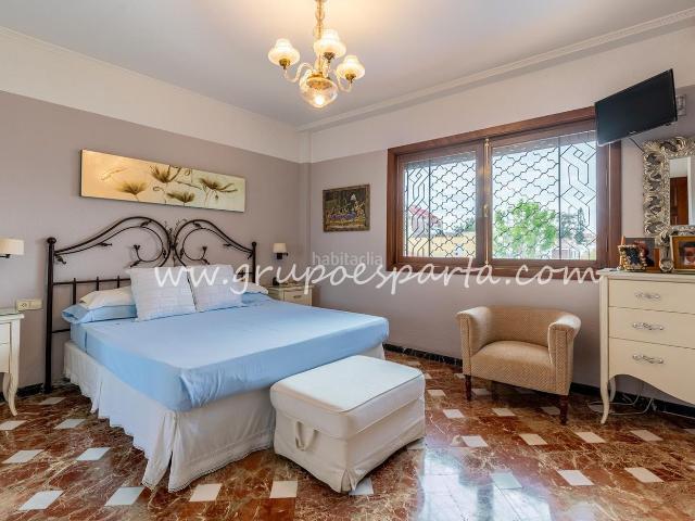 Chalet en venta en Sevilla, Santa Clara. Chalet Independiente en Santa Clara. Gran parcela y Piscina Propia. Chalets.