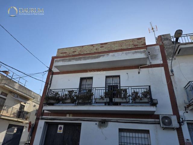 Chalet en venta en Sevilla, San Pablo. Oportunidad para inversores chalet pareado de 140 m con 4 dormitorios y 3 plantas Torreblanca. Chalets.