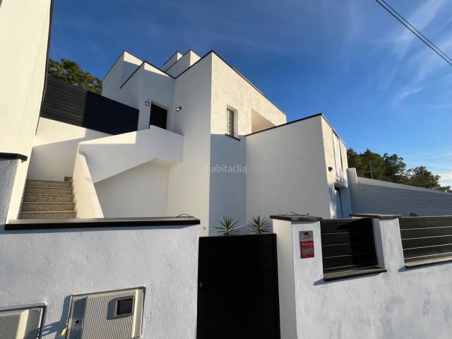 Chalet en venta en Segur de Calafell, Segur de dalt Costa Dorada. Chalet con piscina y jardín, de fácil acceso a la autopista. Chalets Segur de.