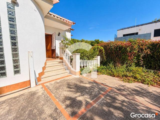 Chalet en venta en Segur de Calafell, Valldemar Montmar Costa Dorada. CASA CON TERRENO Y PISCINA EN VALDEMAR. Chalets Segur de.
