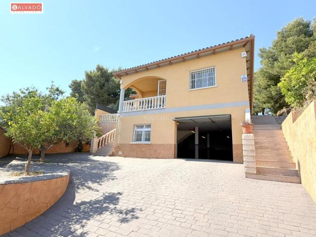 Chalet en venta en Segur de Calafell, Valldemar Montmar Costa Dorada. CHALET INDEPENDIENTE A CUATRO VIENTOS CON ESPECTACULARES VISTAS AL MAR Y A LA MONTAÑA EN VALLDEMAR!. Chalets Segur de.