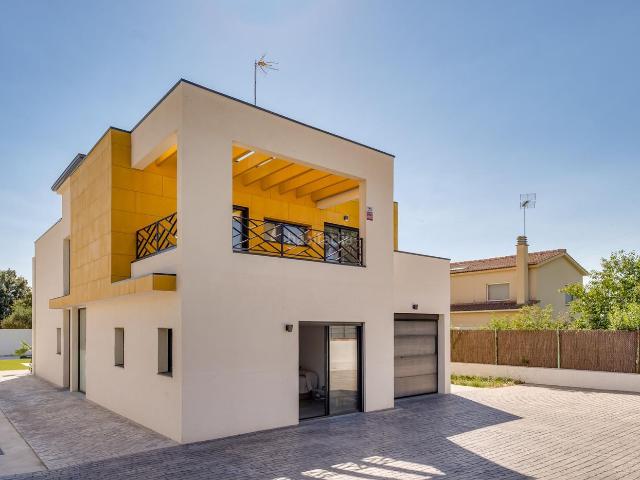 Chalet en venta en Sentmenat. casa de obra nueva en Sentmenat. Chalets.