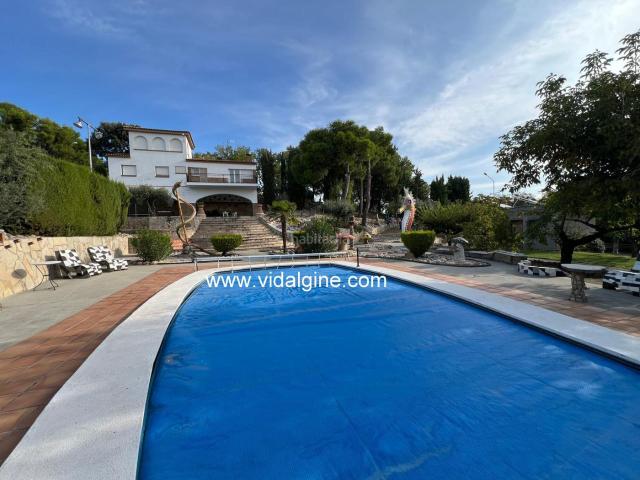 Chalet en venta en Sentiu de Sió La. Xalet a la Urbanització Tossal de les Forques. Chalets Sentiu de Sió.
