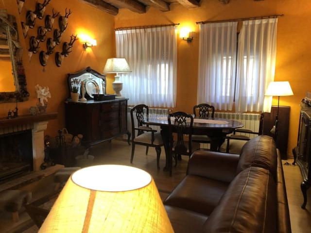 Chalet en venta en Sepúlveda. CASA EXCLUSIVA en envidiable localización a 1h de Madrid ESPACIO, NATURALEZA, PRIVACIDAD y MAXIMO CONFORTEsta impresionante propi. Chalets.