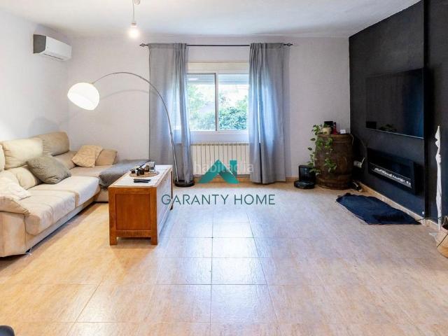 Chalet en venta en Serra. Chalet con 7 habitaciones y piscina privada en Torre de Portacoeli. Chalets.