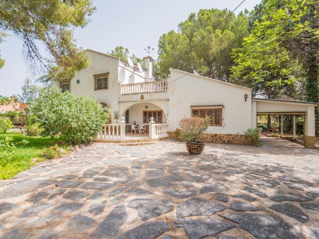 Chalet en venta en Serra. Torre de Portacoeli. Chalet en exclusiva en plena naturaleza e infinitas posibilidades. Chalets.