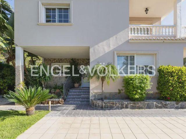 Chalet en venta en Serra, Valencia