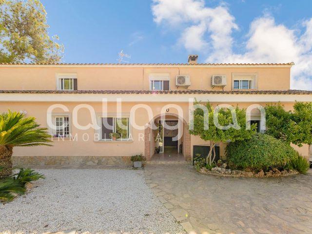 Chalet en venta en Serra, Valencia