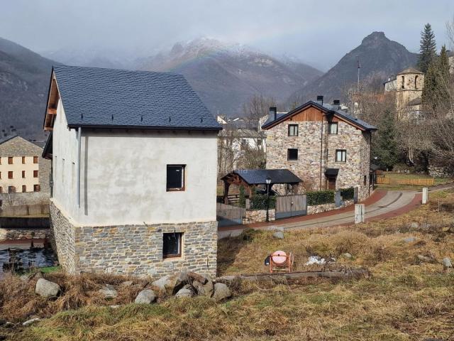 Chalet en venta en Sesué. Unifamiliar con jardín en Sesué. Chalets.