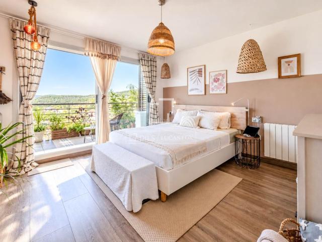 Chalet en venta en Sitges, Levantina Montgavina Quintmar Costa Dorada. Casa villa de 4 dormitorios con 157m terraza en venta en Levantina, Barcelona. Chalets.