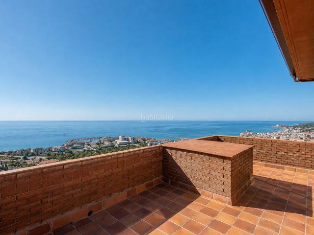 Chalet en venta en Sitges, Levantina Montgavina Quintmar Costa Dorada. Exclusiva casa independent amb piscina i vistes panoràmiques al mar a Sitges. Chalets.