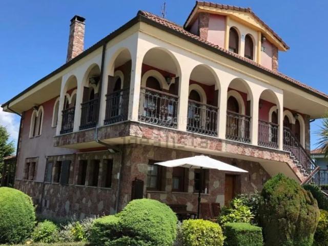 Chalet en venta en Siero, Viella Granda Meres. Chalet exclusivo en Siero Elegancia, espacio y naturaleza a solo 10 minutos de Oviedo. Chalets.