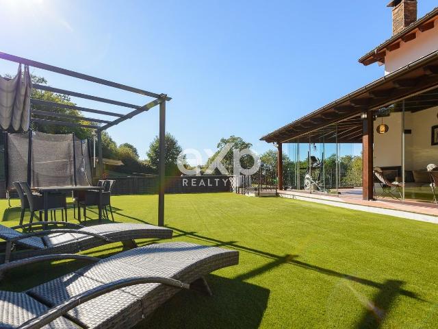 Chalet en venta en Siero, Viella Granda Meres. CHALET PAREADO EN FUENTEMELGA, SIERO CONSTRUCCIÓN DE 2017, AMPLIOS ESPACIOS Y JARDÍN. Chalets.