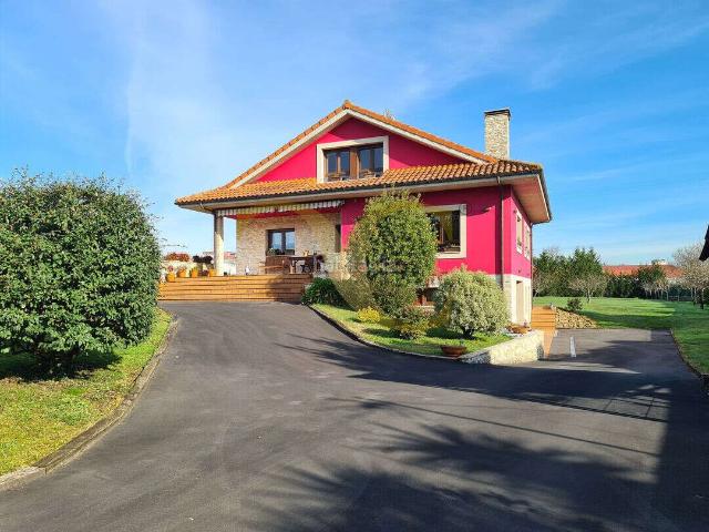 Chalet en venta en Siero, Viella Granda Meres. Impecable chalet de reciente construcción en Granda. Chalets.
