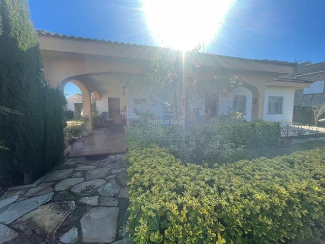 Chalet en venta en Sils. PRECIOSA CASA EN KING PARK!. Chalets.