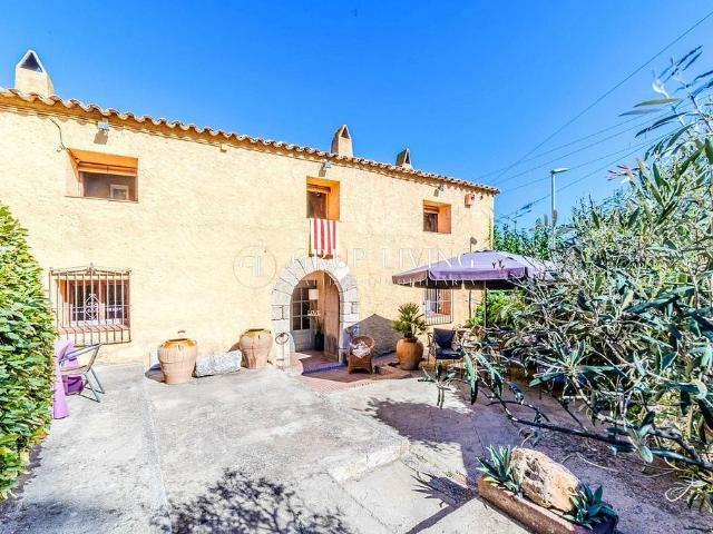 Chalet en venta en calle De Les Moreres, Subirats, de 730 m² 5 habitaciones por 600.000